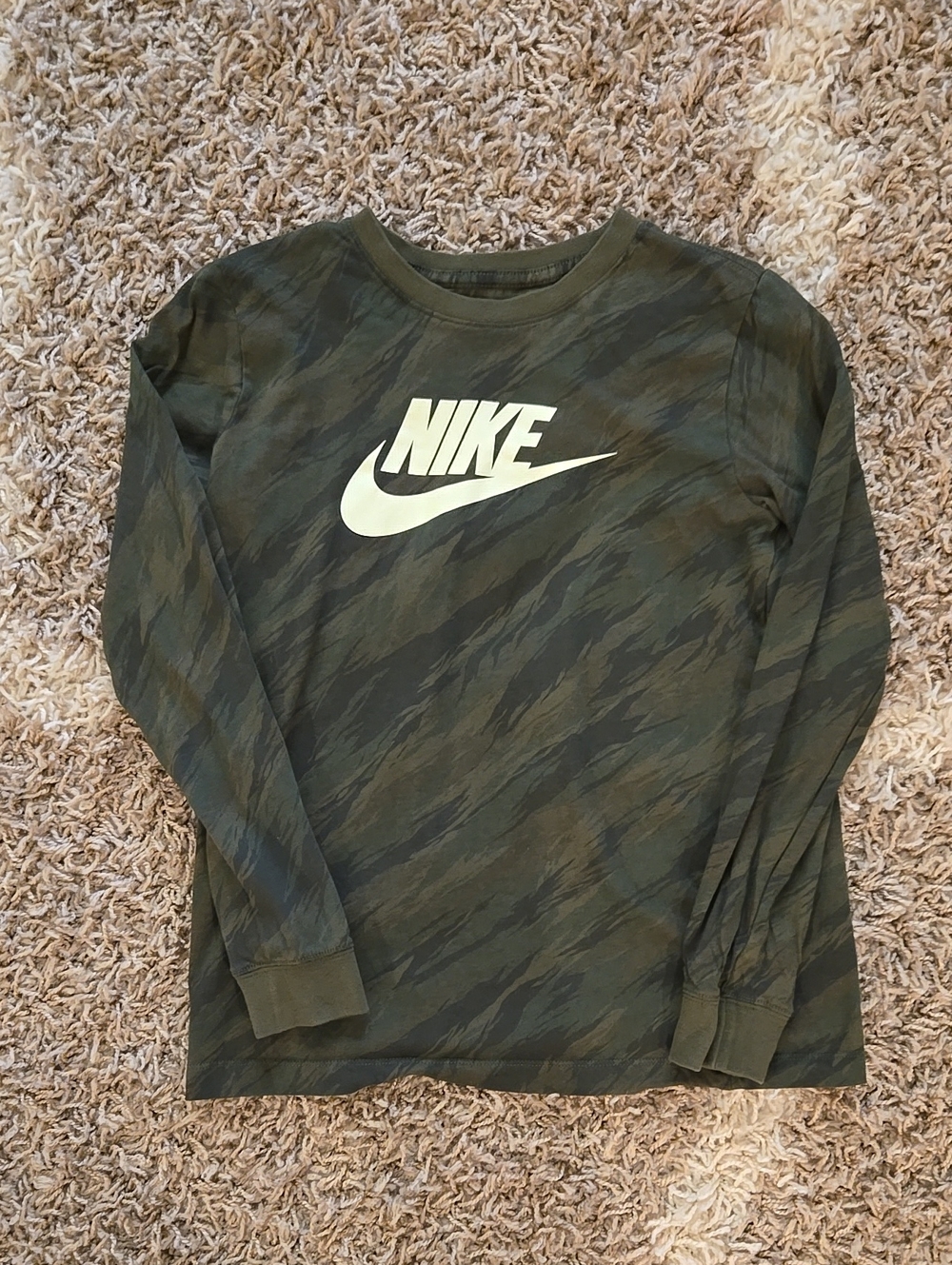 Nike Kids' Long-Sleeve Graphic Tee in Olive Camo